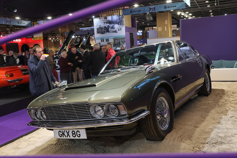 James Bonds Aston Martin DBS- Rétromobile 2026 (© Bruno von Rotz)